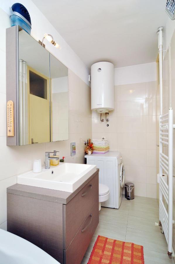 Full Equipped Flat Close To All Split Luaran gambar