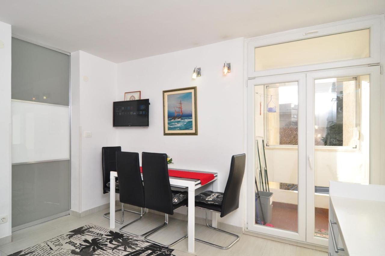 Full Equipped Flat Close To All Split Luaran gambar