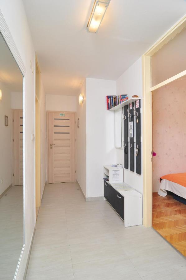 Full Equipped Flat Close To All Split Luaran gambar